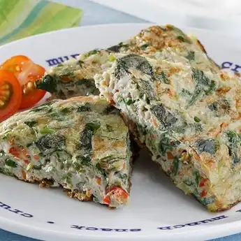 Resep Telur Dadar dengan Sayuran, Ide Lauk Praktis untuk Makan Malam