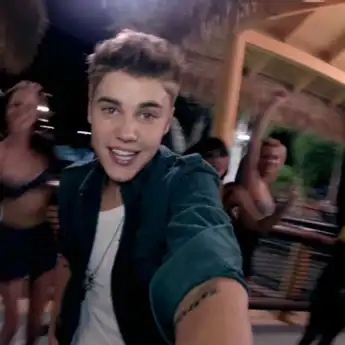Arti Lirik Lagu Beauty and a Beat - Justin Bieber ft. Nicki Minaj