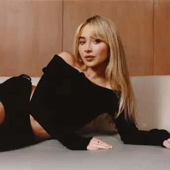 Lirik Lagu Bed Chem - Sabrina Carpenter dan Terjemahan Viral di TikTok