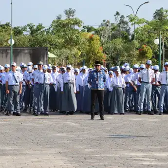 3 Contoh Pidato Amanat Pembina Upacara Hardiknas 2025: untuk SD, SMP, SMA
