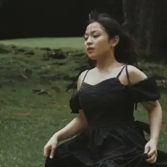 Lirik Lagu 'Terlintas' - Bernadya, Terlintas di Kepala