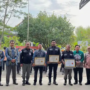 Empat Pegawai BPBD Kalsel Raih Reward Kinerja Terbaik atas Pengabdian