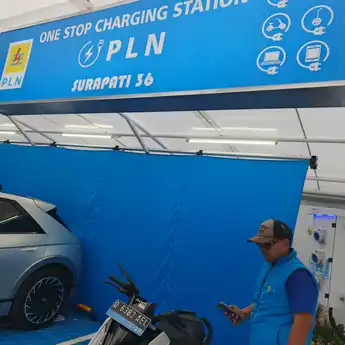 PLN UID Jabar Tambah Satu Charging Station Lagi di Kota Bandung