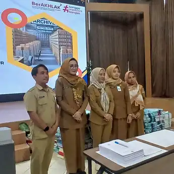 Dispora Kaltim Melakukan Pemusnahan Arsip Statis Bersama DPK Kaltim