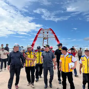 Singgung Politisasi Jembatan Sungai Sambas Besar, Lasarus Yakin Rakyat Tak Gampang Tertipu dengan Calon Pemimpin yang Hobi Klaim