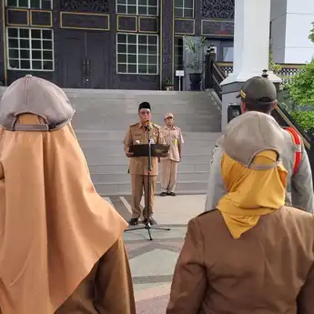 Lama Menghilang, Paman Birin Muncul Pimpin Apel Pagi di Banjarbaru
