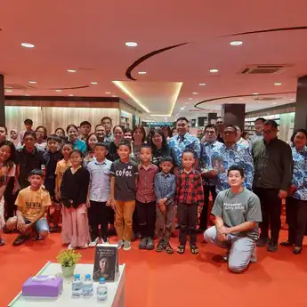 Tingkatkan Literasi Membaca Greysia Polii Luncurkan Buku Menembus Garis Batas Di Gramedia Samrat