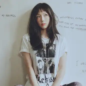 Lirik Lagu Blue Eyes - Taeyeon SNSD, dengan Terjemahan Indonesia dan Inggris