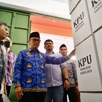 Pj Gubernur Sulsel Tinjau Kesiapan Logistik Pilkada Serentak di Bulukumba