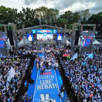 Semarak! Ribuan Pendukung Kampanye Akbar E2L-HJP Banjiri Lapangan Koni Sario Manado