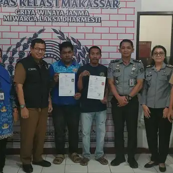 Pastikan Hak Pilih Warga Binaan, Dukcapil Sulsel Serahkan Biodata Kependudukan untuk Pilkada 2024