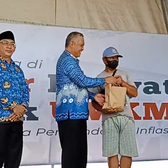 Kendalikan Inflasi, DiskopUKM Kalsel Gelar Pasar Rakyat untuk UMKM