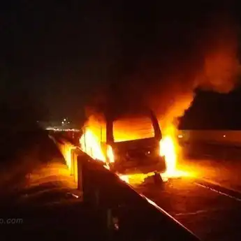 Mobil Pedagang Baju Terbakar di Tol Boyolali, Pemilik Rugi Rp150 Juta