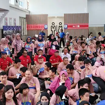 Commuterline Wilayah 2 Bandung Ajak Ratusan Anak Disabilitas Berwisata Naik Kereta Api
