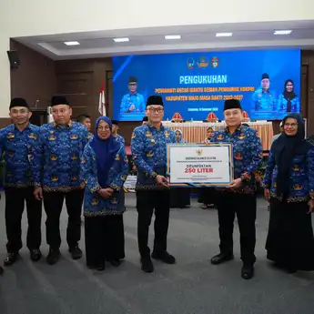 Kunjungi Wajo, Pj Gubernur Prof Zudan Tinjau Pasar Murah, Donor Darah, dan Kukuhkan Pengurus Korpri