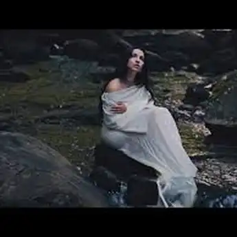 Lirik Lagu  'Under the Same Moon' oleh Myla dan Terjemahannya