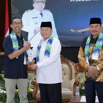 Serahkan DIPA & Buku Alokasi TKD 2025, Gubernur Kalsel: Jangan Dikorupsi