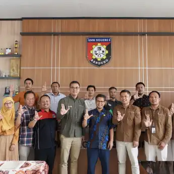 Bersama SMKN 8 Bandung, Lintas Shuttle Persiapkan Lulusan Berkualitas Sesuai Kebutuhan Industri