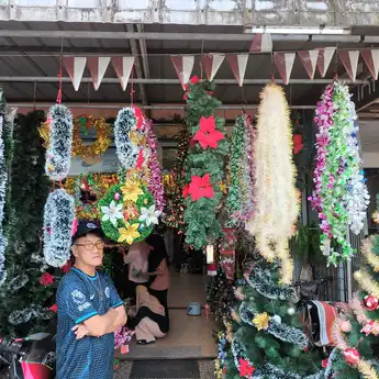 Jual Pernak - Pernik Natal, Owner Toko Aksesoris: Hampir 80 Persen Yang Belanja Dari Luar Pontianak