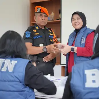 Petugas KAI Jalani Tes Urin Pastikan Angkutan Nataru Aman Dan Nyaman