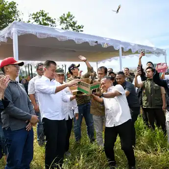 Awali Semangat Kerja 2025, Pj Gubernur Jabar Tanam Bibit Pohon di Cianjur