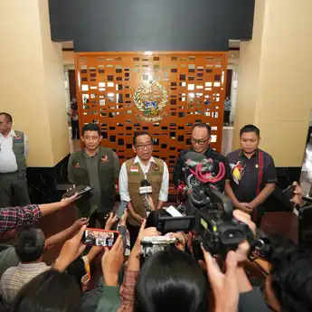 Pemerintah Serahkan Rp14,4 Miliar untuk Penanganan Bencana di Sulsel