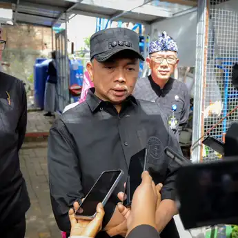Sampah Numpuk, Pemkot Bandung Tegur Pengelola Pasar Caringin
