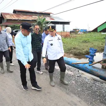 Pj Gubernur Elen Setiadi Tinjau Kerusakan Jalan Gandus Palembang