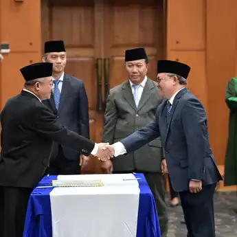 Mendikdasmen Resmi Lantik Aminudin Aziz sebagai Kepala Perpusnas