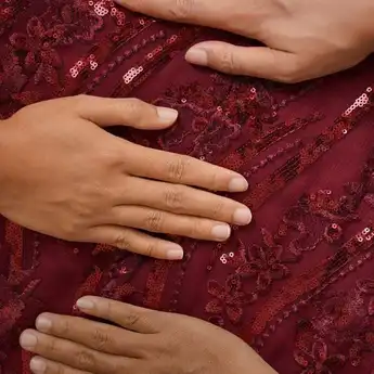 4 Pilihan Warna Baju untuk Kulit Sawo Matang yang Bisa Membuatmu Terlihat "Glowing”