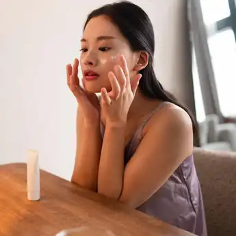 Waspada, Jangan Asal Oleskan Suplemen Vitamin Langsung ke Kulit