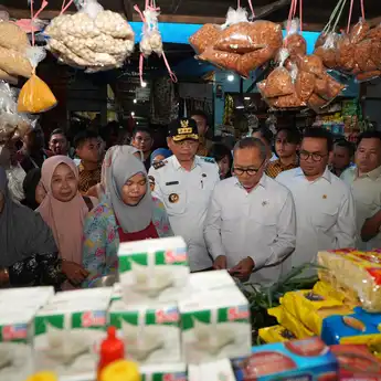 Zulkifli Hasan: Harga Sembako di Makassar Lebih Rendah Dibanding Provinsi Lain