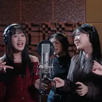 Lirik Lagu 'Menggapai Puncak Dunia' - JKT48, Laleimanino