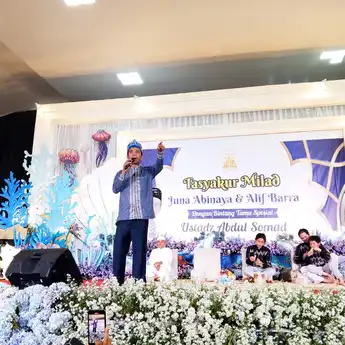 Dihadiri Ribuan Anak Yatim, UAS Hadiri Tasyakuran di Banjarmasin
