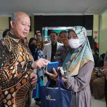 Direktur TI BPJS Kesehatan Berikan Penghargaan untuk 2 RS di Yogyakarta