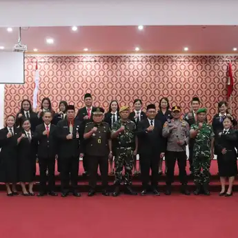 Peringatan HUT ke-68 Pemprov Kalbar, Pj Bupati Landak Bertindak sebagai Inspektur Upacara