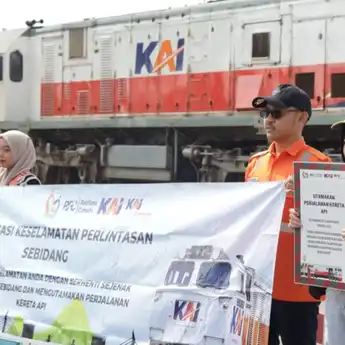 Tidak Pernah Bosan KAI Ingatkan Masyarakat Jangan Beraktivitas di Jalur Rel