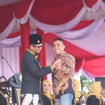 Reporter Smart FM Balikpapan Raih Penghargaan Warga Berprestasi 