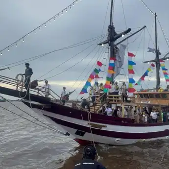 Barito River Cruise, Sensasi Naik Kapal Pinisi di Sungai Barito