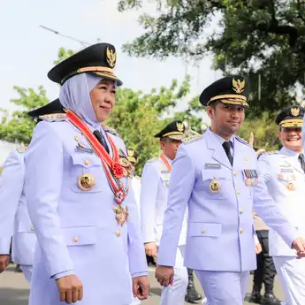 Melanjutkan Sinergi Nawa Bhakti Satya dan Asta Cita, Khofifah-Emil Resmi Dilantik Gubernur dan Wakil Gubernur Jatim 2025-2030