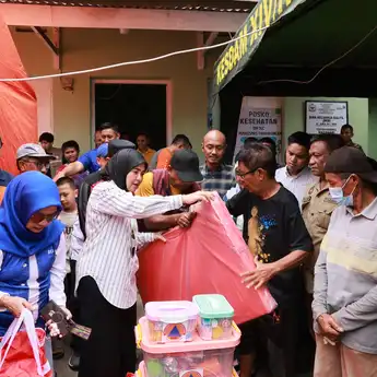 Wakil Wali Kota Makassar Tinjau Lokasi Kebakaran Asrama Kesdam II XIV/HSN, Salurkan Bantuan bagi Korban