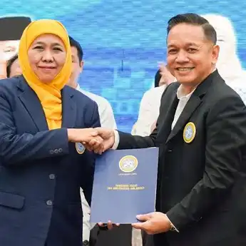 Sah Dilantik! Khofifah Indar Parawansa Resmi Jadi Presidium HIMPUNI Periode 2025-2028  