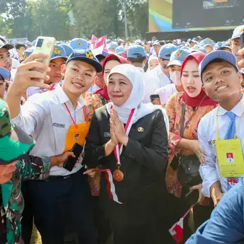 Menumbuhkan Kesan Penuh Makna, Khofifah Dorong Murid Jatim Melalui Program Ramadan Produktif