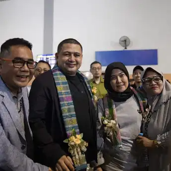 Tiba di Makassar, Munafri Arifuddin dan Aliyah Mustika Ilham Disambut Meriah oleh Warga