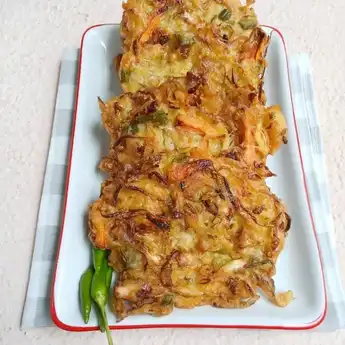 Resep Membuat Camilan Gorengan Bakwan yang Nikmat dan Menggugah Selera