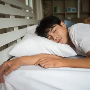 3 Dampak Buruk Pada Tubuh Jika Tidur Seharian Ketika Menjalankan Puasa