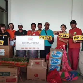 Radio Sonora Peduli Salurkan Bantuan untuk Korban Banjir di Bekasi Utara