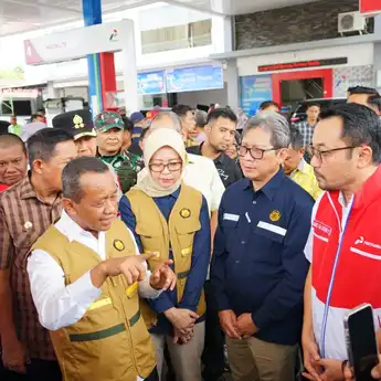 Bahlil Cek Stok dan Kualitas BBM di Bau Bau Jelang Idul Fitri 2025