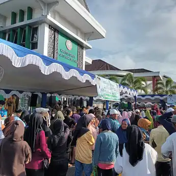 Antrean Masyarakat Membludak Depan Kantor Camat Pontianak Selatan, Ada Operasi Pasar  