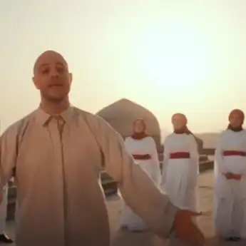 Lirik & Terjemahan 'Qalbi Fil Madinah' Maher Zain, Trending di TikTok